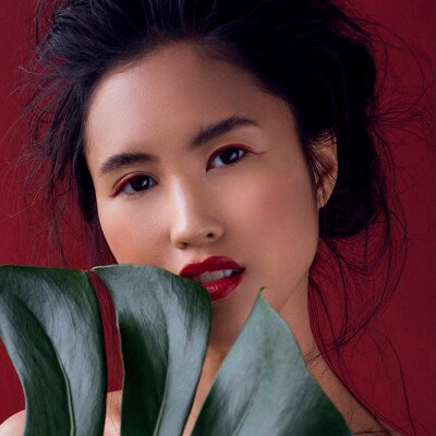 Experience the timeless allure of exotic chic as model Bui mesmerizes in this high-end makeup photoshoot by Vlada Migas, with makeup and hairstyling by Anett Alexandra Bulano. 💋✨ #ExoticChic #HighEndBeauty #RedTones High-end makeup photoshoot featuring model Bui adorned in sophisticated red tones, captured by photographer Vlada Migas and styled by Anett Alexandra Bulano.